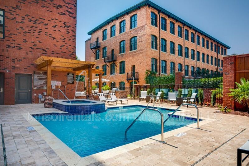 Luxurious downtown condo with great amenties! property image