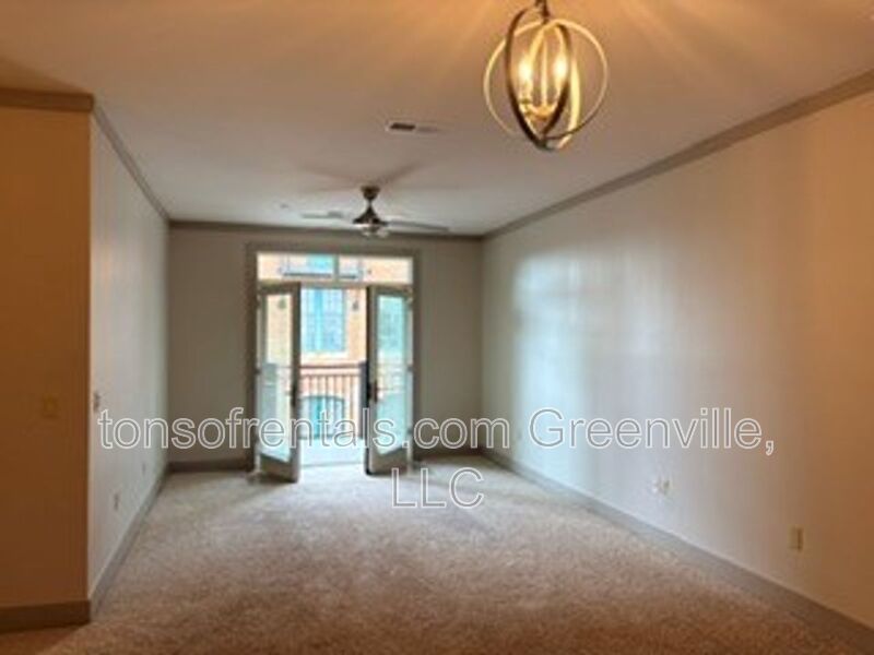 Luxurious downtown condo with great amenties! property image