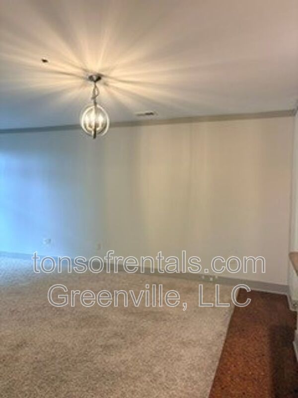 Luxurious downtown condo with great amenties! property image