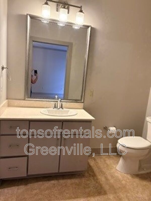 Luxurious downtown condo with great amenties! property image