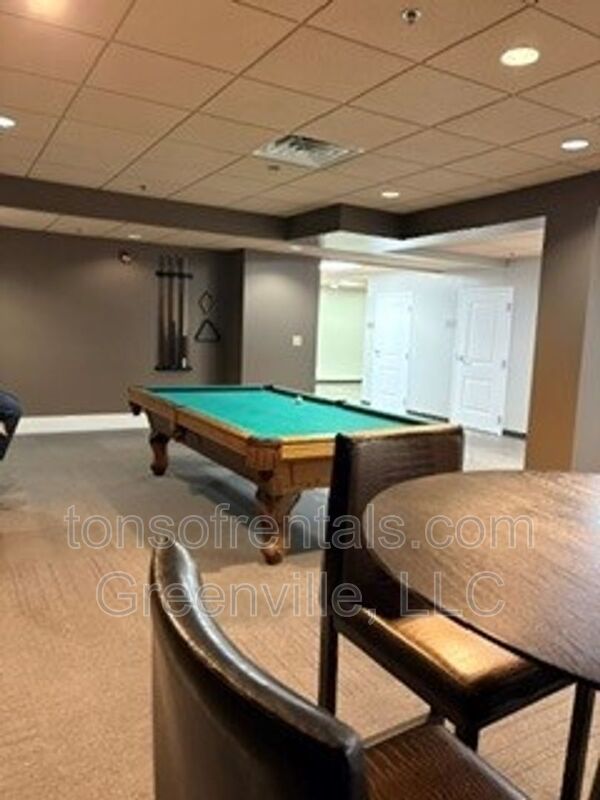 Luxurious downtown condo with great amenties! property image