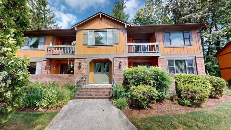Hendersonville Condo in Convenient Location property image