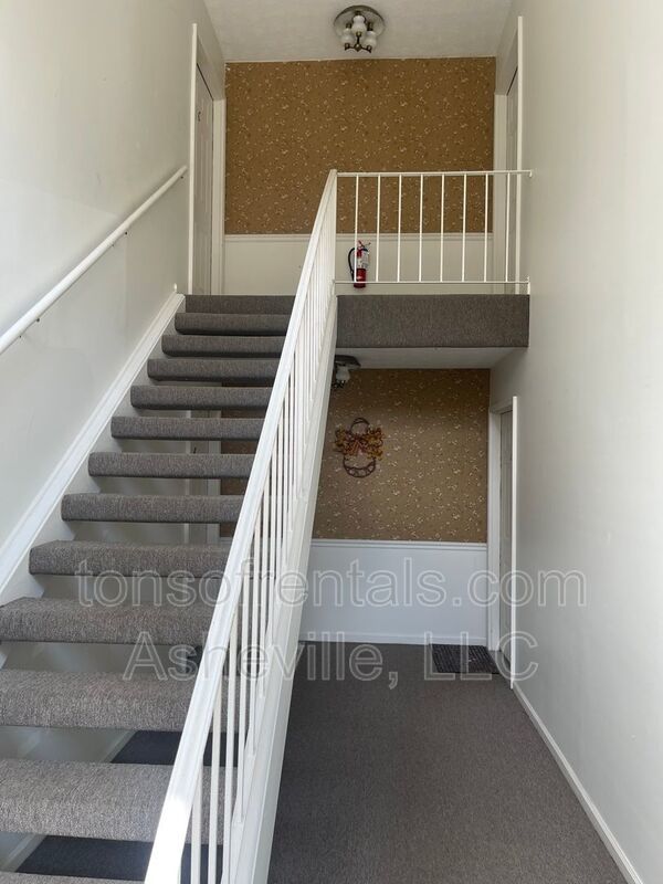 Hendersonville Condo in Convenient Location property image