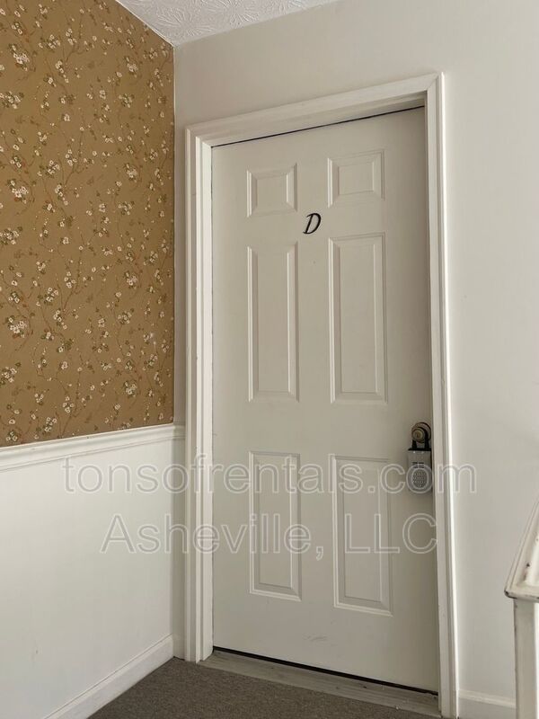 Hendersonville Condo in Convenient Location property image