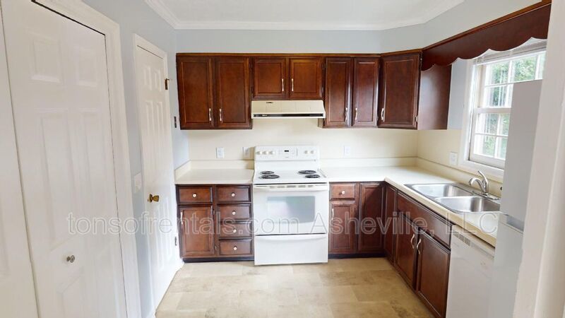 Hendersonville Condo in Convenient Location property image