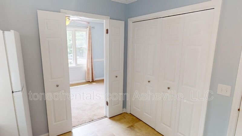 Hendersonville Condo in Convenient Location property image