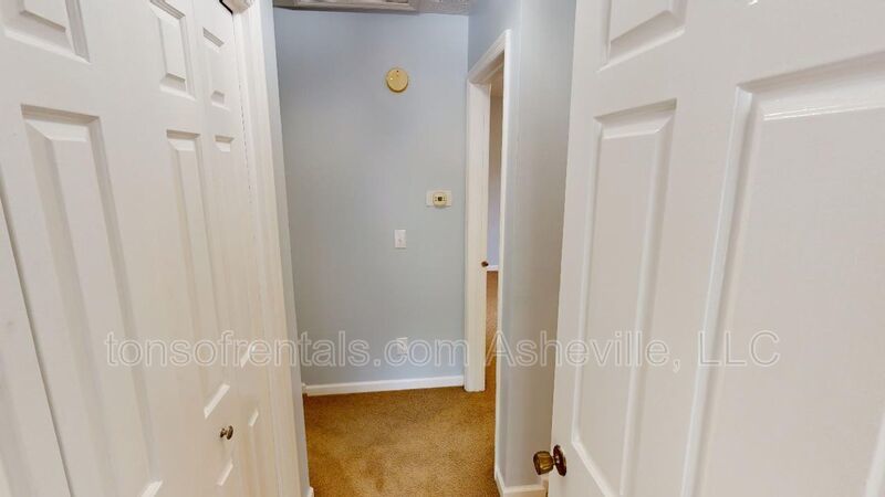 Hendersonville Condo in Convenient Location property image