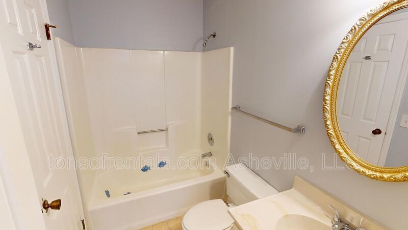 Hendersonville Condo in Convenient Location property image
