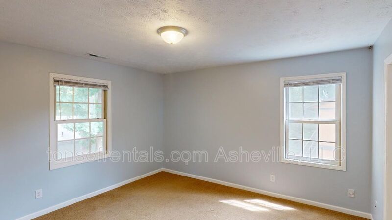 Hendersonville Condo in Convenient Location property image