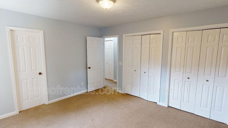 Hendersonville Condo in Convenient Location property image
