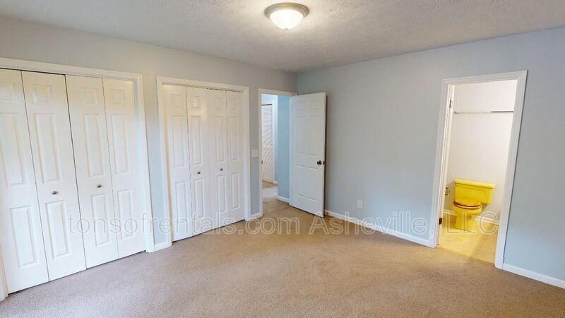 Hendersonville Condo in Convenient Location property image