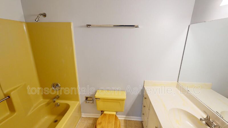 Hendersonville Condo in Convenient Location property image