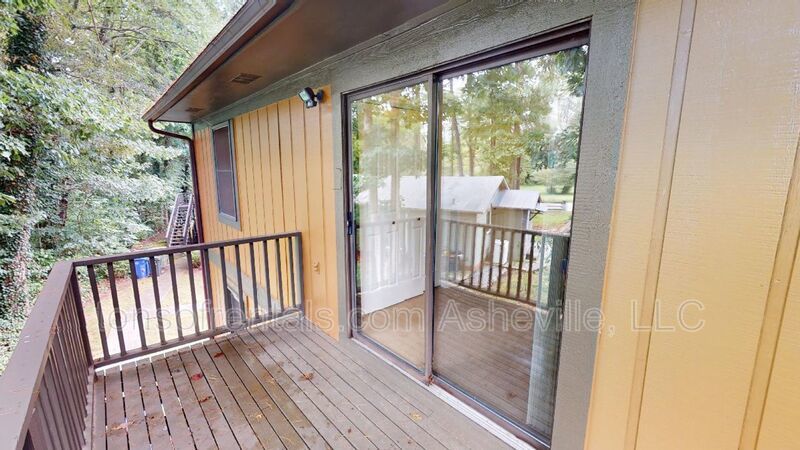 Hendersonville Condo in Convenient Location property image