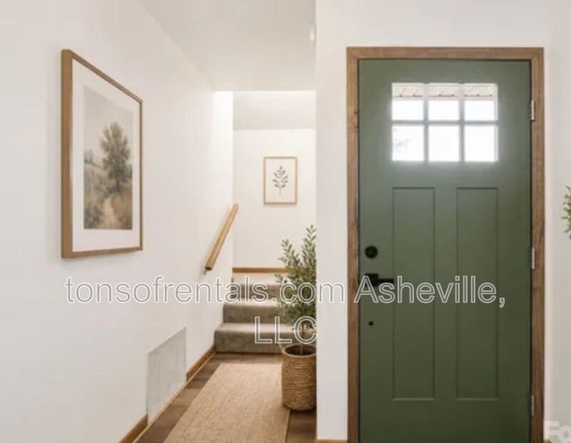 RENOVATED, SPACIOUS & READY TO IMPRESS IN HENDERSONVILLE! property image