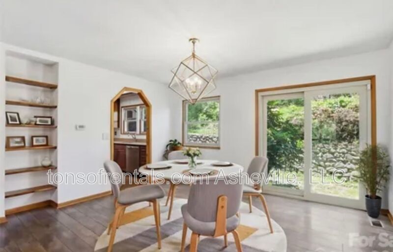 RENOVATED, SPACIOUS & READY TO IMPRESS IN HENDERSONVILLE! property image