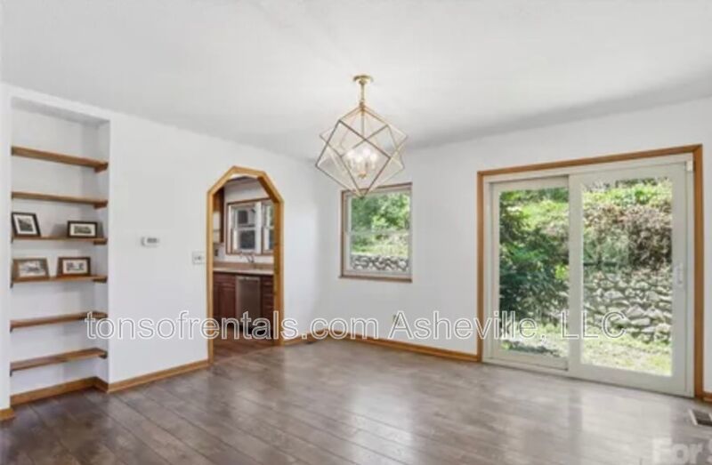 RENOVATED, SPACIOUS & READY TO IMPRESS IN HENDERSONVILLE! property image