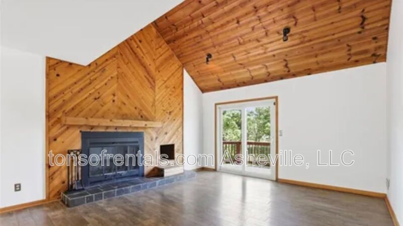 RENOVATED, SPACIOUS & READY TO IMPRESS IN HENDERSONVILLE! property image