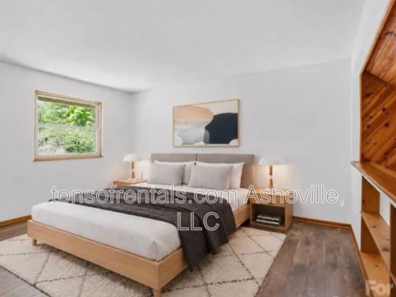 RENOVATED, SPACIOUS & READY TO IMPRESS IN HENDERSONVILLE! property image