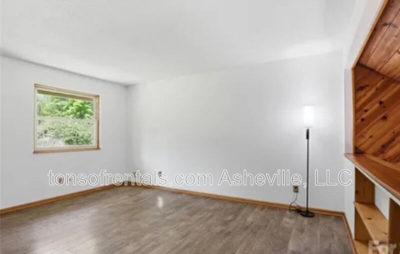 RENOVATED, SPACIOUS & READY TO IMPRESS IN HENDERSONVILLE! property image