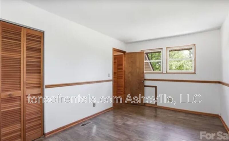 RENOVATED, SPACIOUS & READY TO IMPRESS IN HENDERSONVILLE! property image