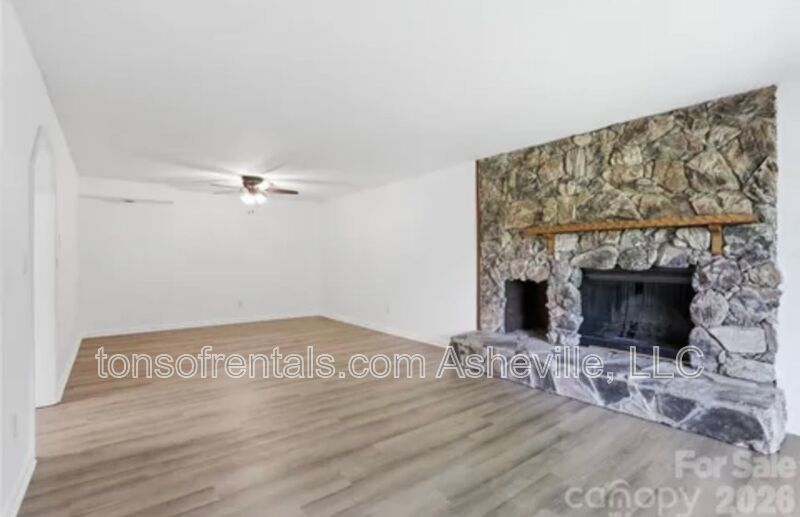 RENOVATED, SPACIOUS & READY TO IMPRESS IN HENDERSONVILLE! property image