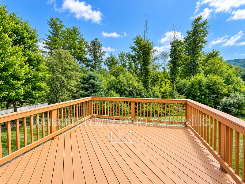 Spacious 3-Bedroom Home with New Luxury Vinyl Flooring & Community Amenities property image