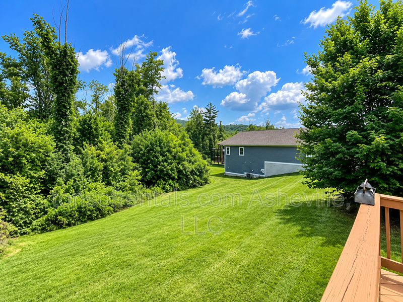 Spacious 3-Bedroom Home with New Luxury Vinyl Flooring & Community Amenities property image