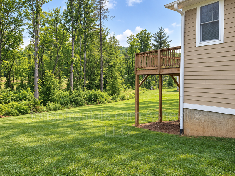 Spacious 3-Bedroom Home with New Luxury Vinyl Flooring & Community Amenities property image