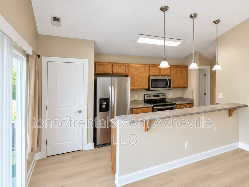 Spacious 3-Bedroom Home with New Luxury Vinyl Flooring & Community Amenities property image