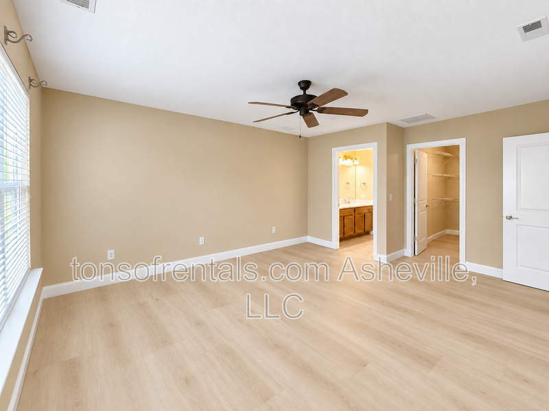 Spacious 3-Bedroom Home with New Luxury Vinyl Flooring & Community Amenities property image