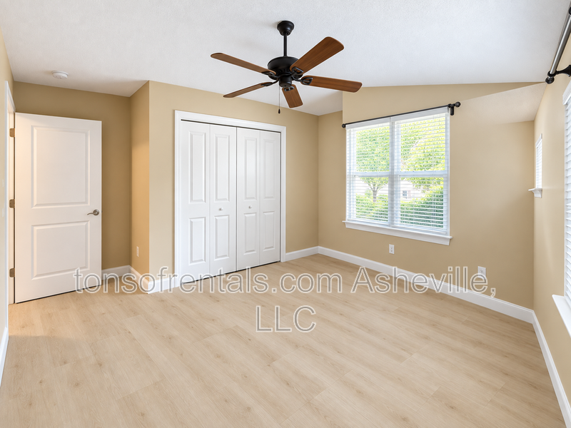 Spacious 3-Bedroom Home with New Luxury Vinyl Flooring & Community Amenities property image