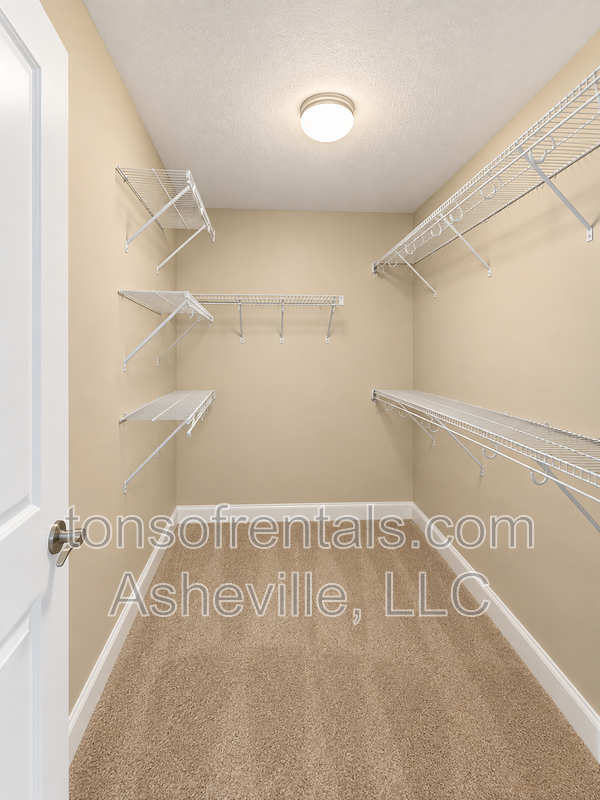 Spacious 3-Bedroom Home with New Luxury Vinyl Flooring & Community Amenities property image