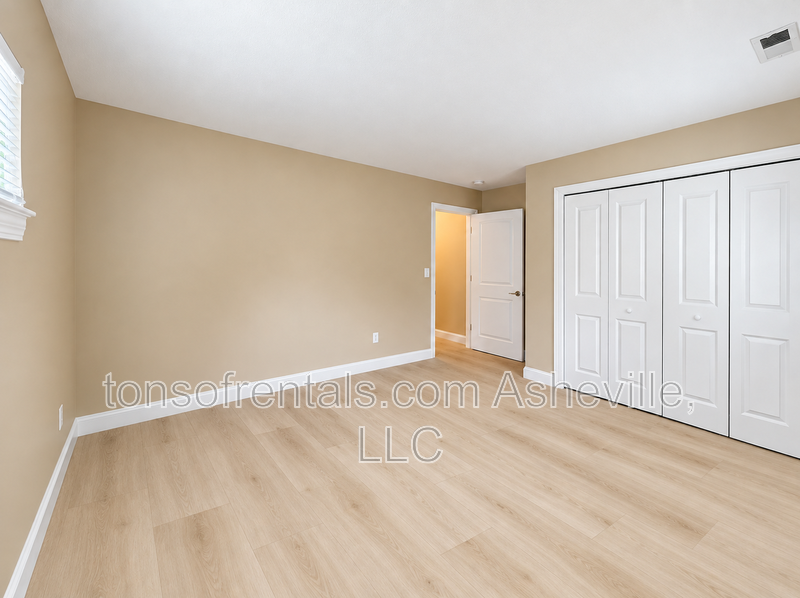 Spacious 3-Bedroom Home with New Luxury Vinyl Flooring & Community Amenities property image