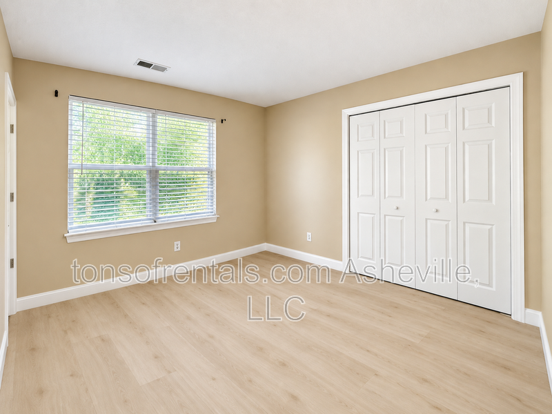 Spacious 3-Bedroom Home with New Luxury Vinyl Flooring & Community Amenities property image
