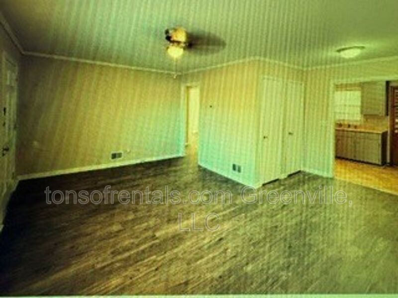 Super cute 2 bedroom 1 bath duplex in great location of Woodruff SC! property image