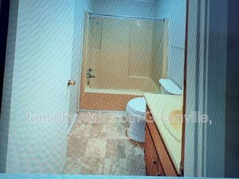 Super cute 2 bedroom 1 bath duplex in great location of Woodruff SC! property image