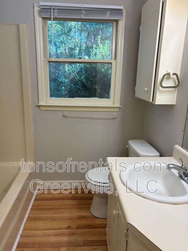 Nice 2 bedroom 1 bath duplex in Spartanburg property image