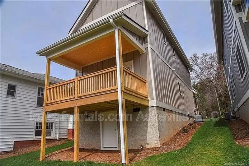 Beautiful 4-bedroom, 2.5-bathroom single-family home located in Asheville, NC. property image