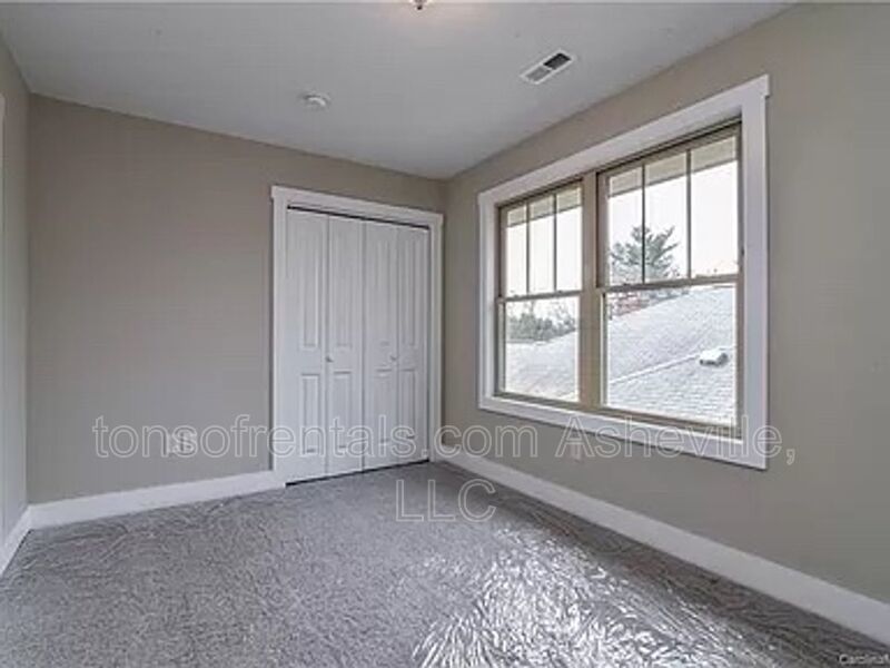 Beautiful 4-bedroom, 2.5-bathroom single-family home located in Asheville, NC. property image
