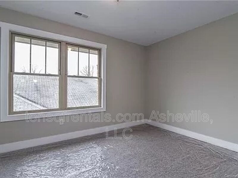 Beautiful 4-bedroom, 2.5-bathroom single-family home located in Asheville, NC. property image