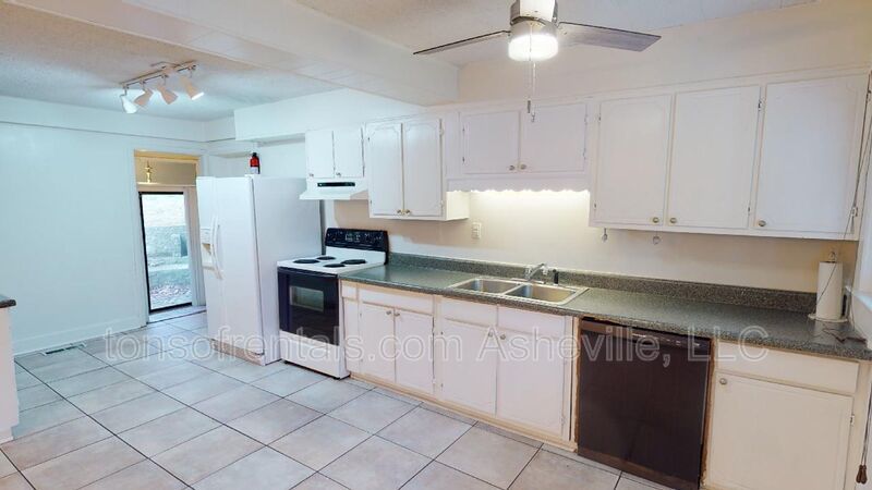 3 Bed in Desired Royal Pines Neighborhood property image