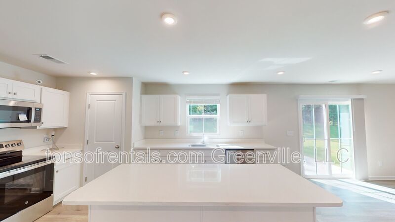 Stunning 4 bedroom, 2.5 bathroom home located in Greenville, SC property image