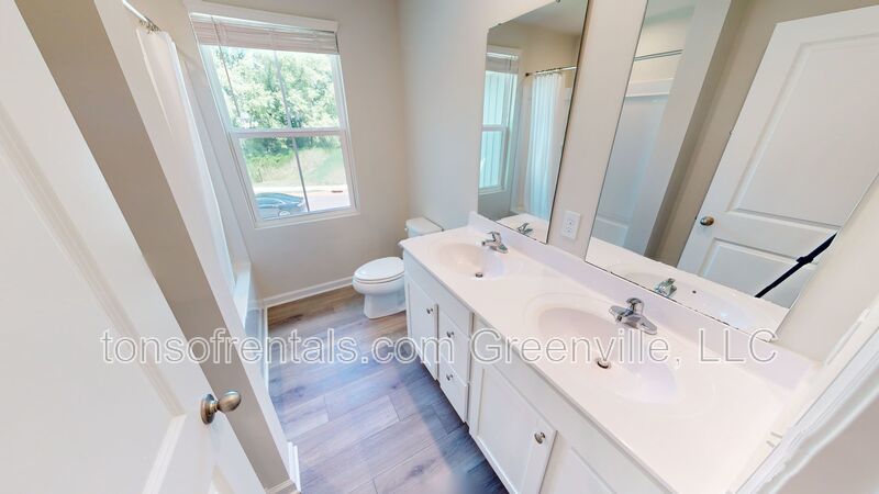 Stunning 4 bedroom, 2.5 bathroom home located in Greenville, SC property image