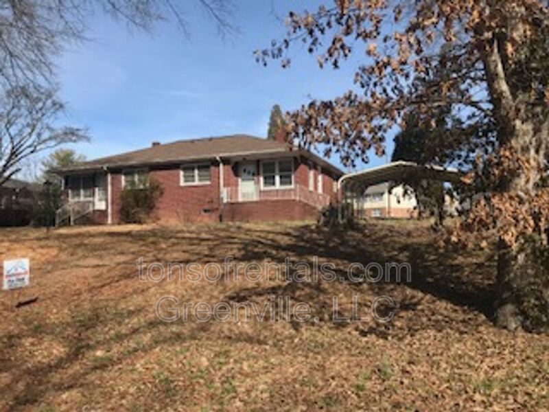 Spacious 2 bedroom 1 bath duplex property image