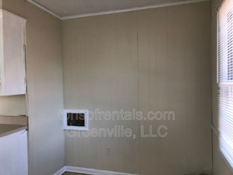 Spacious 2 bedroom 1 bath duplex property image