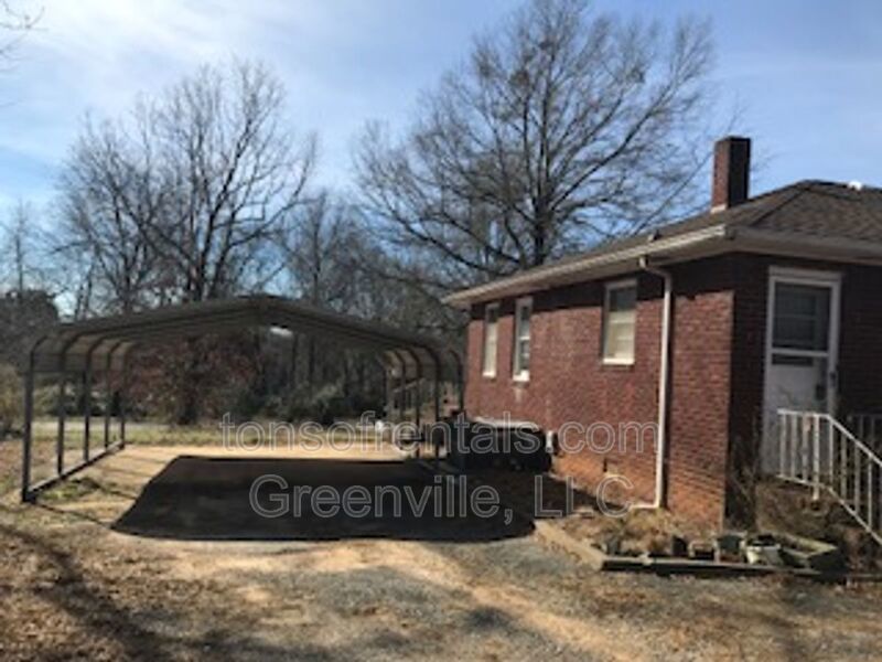 Spacious 2 bedroom 1 bath duplex property image