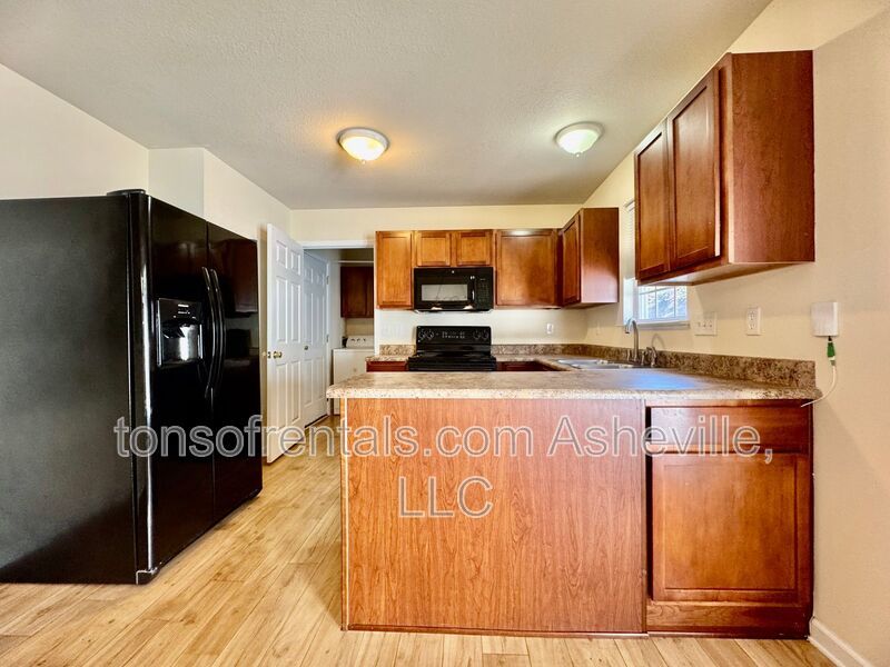 Welcome to this 3 bedroom 2.5 bath townhome located in the heart of Fletcher, NC! property image