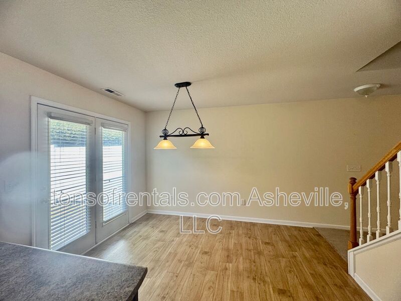 Welcome to this 3 bedroom 2.5 bath townhome located in the heart of Fletcher, NC! property image