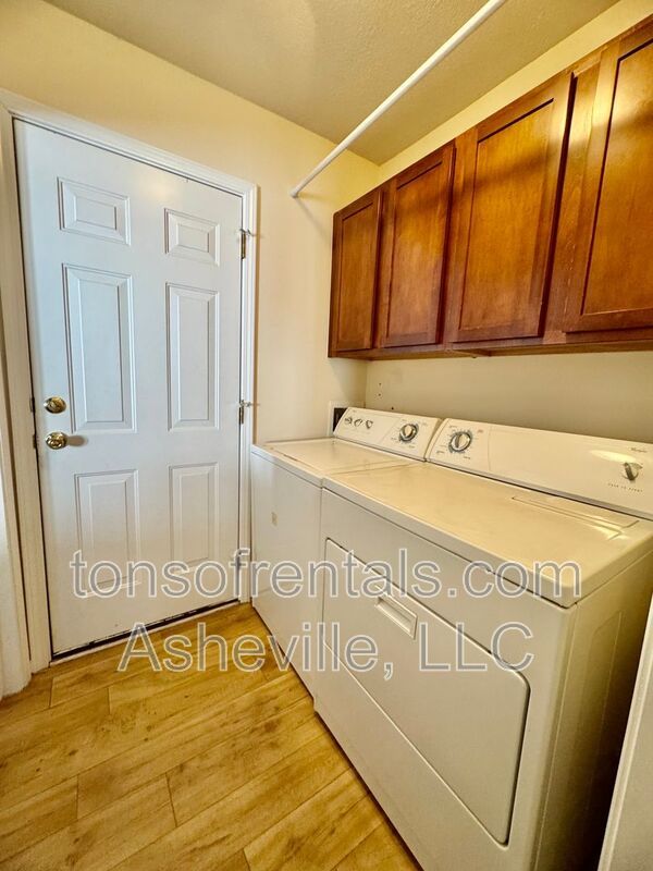 Welcome to this 3 bedroom 2.5 bath townhome located in the heart of Fletcher, NC! property image