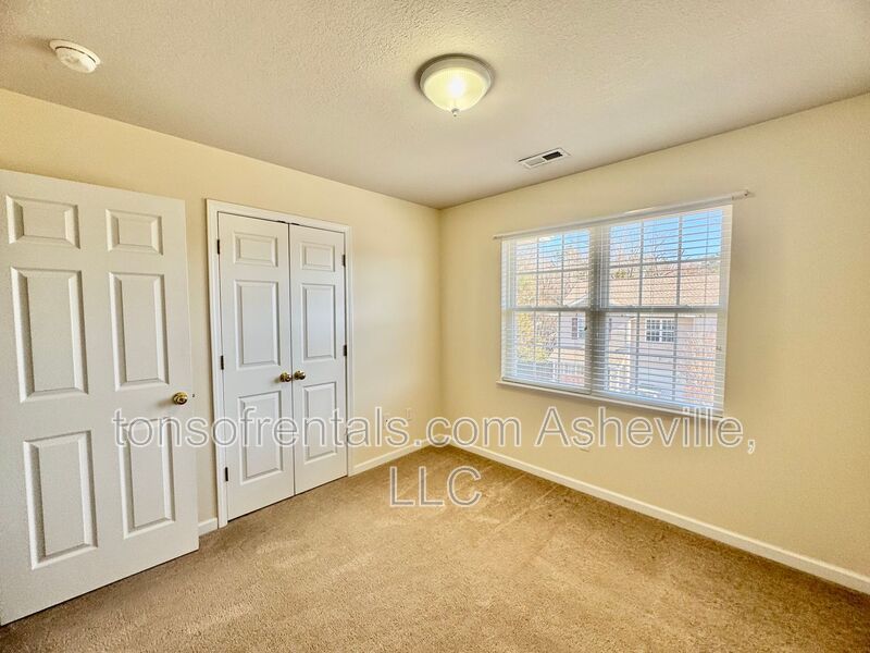 Welcome to this 3 bedroom 2.5 bath townhome located in the heart of Fletcher, NC! property image